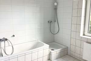 Tageslichtbad mit Wanne und Dusche – Dodendorfer Str. 46, 39112 Leipziger Straße, Magdeburg – Vorschaubild 7