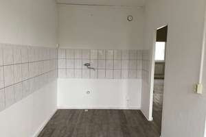 3 Zimmerwohnung mit Balkon – Carl-Zeiss-Straße 7, 6122 Nördliche Neustadt, Halle (Saale) – Vorschaubild 5