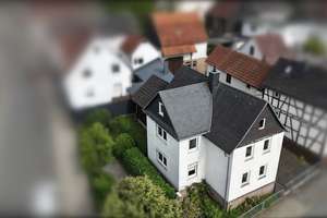 Kleiner Bauernhof mit Stallungen, Innenhof, Garten und modernisiertem Wohnhaus – Die vollständige Adresse der Immobilie erhältst du vom Anbieter., 35606 Solms – Vorschaubild 1