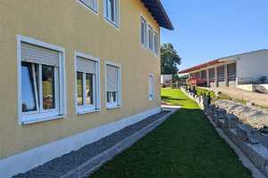 Attraktives Zweifamilienhaus: Solide Investitionsmöglichkeit in Simbach bei Landau  – Dingolfing-Landau (Kreis) – Vorschaubild 8