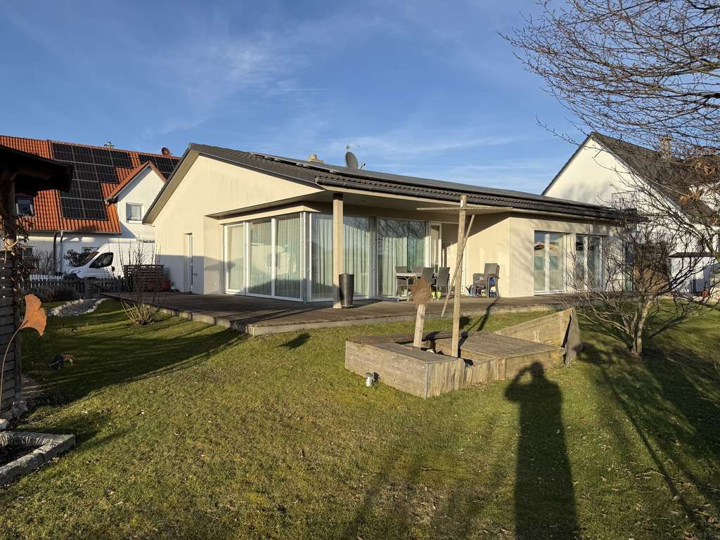 Immobilie in Kutzenhausen - Einfamilienhaus-Bungalow mit Doppelgarage auf 652 m² Grundstück in Kutzenhausen-Maingründel - Bild 3
