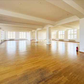 Vielseitig nutzbare Büros in charmantem Klinkerbau