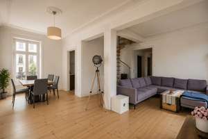 Charmante Maisonette-Altbauwohnung mit Balkon, zwei Bädern und Dielenboden – Die vollständige Adresse der Immobilie erhältst du vom Anbieter., 10245 Friedrichshain, Berlin – Vorschaubild 1