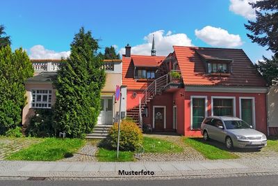 Neuwertige Appartement-Wohnung mit Balkon und Pkw-Stellplatz
