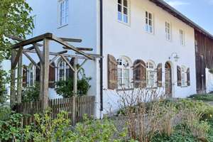 Zauberhafte Landhausvilla mit Künstlerwerkstatt, großzügigen Rückgebäude, Bergblick, Seenähe – Die vollständige Adresse der Immobilie erhältst du vom Anbieter., 83329 Waging am See – Vorschaubild 12