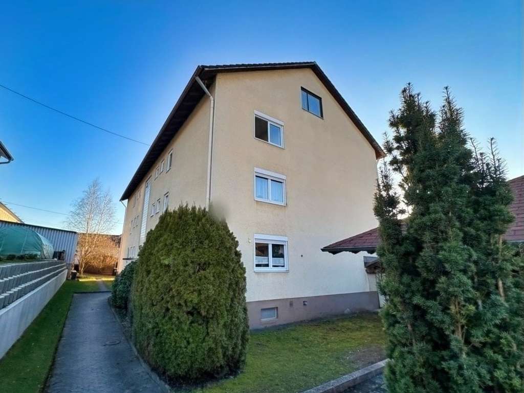 Immobilie in Brigachtal - Großzügige 4-Zimmer-Wohnung mit großem Balkon und Carport - Bild 0