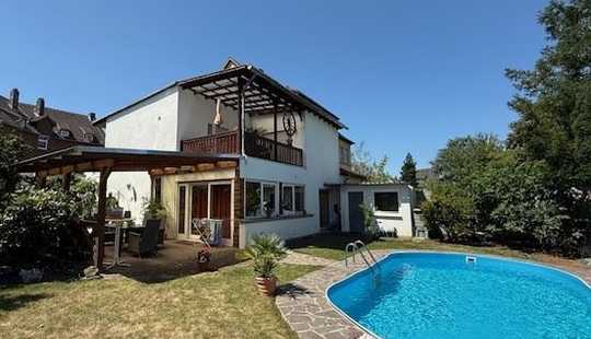Bild von ***Wohn- und Geschäftshaus in sehr guter Lage mit herrlichem Garten und großem Pool***
