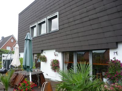 Das besondere Ar : aufgeteilt in zwei Blöcke, links 3 Mietwohnungen, rechts das Haupthaus mit keller