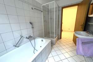 Zentrale 2,5-Zimmer-Wohnung mit eigenem Garten, Terrasse, Garage und Stellplatz in Neukirchen-Vluyn