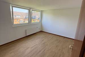 Frisch sanierte 1-Zimmer-DG-Wohnung mit Designerbad & Parkett in Köln-Weidenpesch – Nerusser strasse 50737, 50737 Longerich, Köln – Vorschaubild 4