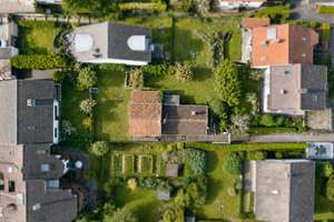 Großzügiges Anwesen mit Weinbergblick, Gartenidylle und weiterem Baupotenzial – Die vollständige Adresse der Immobilie erhältst du vom Anbieter., 97084 Heidingsfeld, Würzburg – Vorschaubild 2