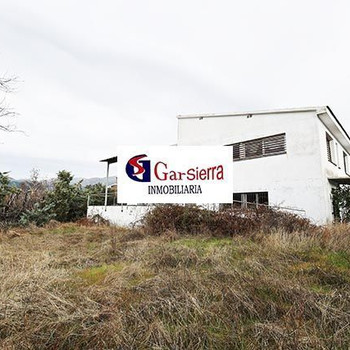 GROSSE FREISTEHENDE VILLA