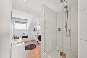 Exklusives Wohnen in Bestlage - Lorettoviertel! Altbau-Charme trifft moderne Dachgeschosswohnung! – Die vollständige Adresse der Immobilie erhältst du vom Anbieter., 40219 Unterbilk, Düsseldorf – Vorschaubild 16