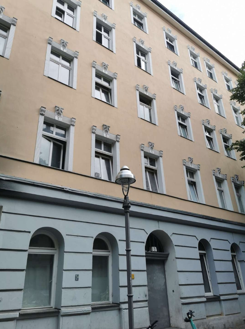 Seltene Altbau-Investmentgelegenheit mit klar definiertem Wertsteigerungspotenzial -Spandau, Berlin – Bild 2