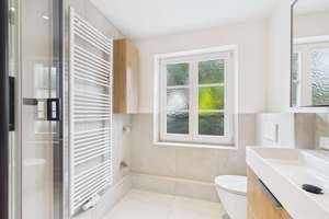 Erstbezug nach Sanierung: Stilvolles Reihenhaus mit Garten, Dachterrasse & Garage – Alte Landstraße 40, 38446 Steimker Berg, Wolfsburg – Vorschaubild 10