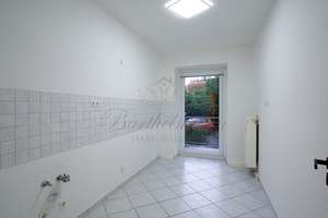 Sofort bezugsfrei: 3 - Zimmer-Wohnung an der Parthe, Balkon, top Anbindung, schnell in der City – 4347 Schönefeld-Abtnaundorf, Leipzig – Vorschaubild 3