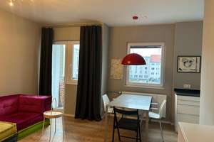 Frisch renovierte 1-Zimmer Wohnung im 3. OG mit Fahrstuhl und Balkon in Charlottenburg