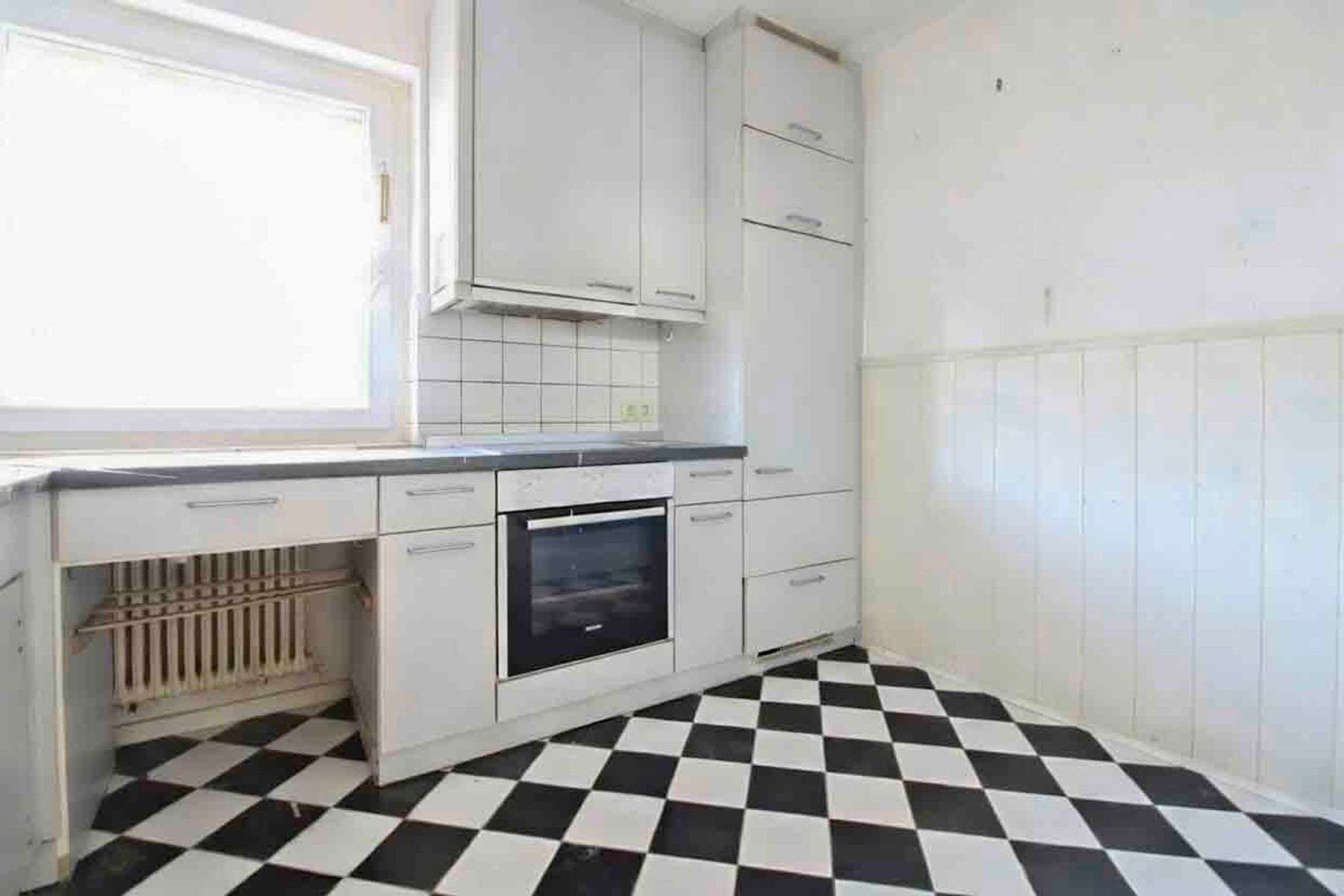 Renovierungsbedürftige 4-Zimmer Wohnung in Frankfurt Rödelheim, Frankfurt am Main – Bild 4