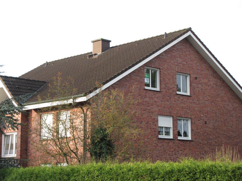 Oelde: Dachgeschoss-Wohnung in gepflegter Nachbarschaft