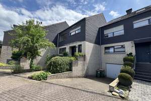 Exklusives Reihenhaus mit individueller Architektur...
