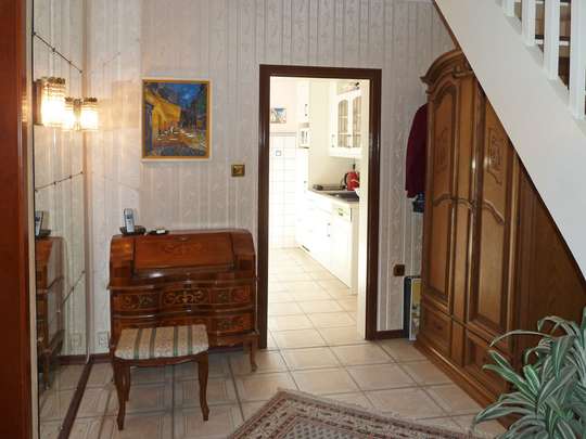 Einladendes Wohnhaus mit großer Schwimmhalle - Bild 4