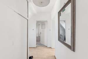 Attraktive 2-Zimmer-Dachgeschosswohnung mit Balkon in Düsseldorf-Oberbilk – Die vollständige Adresse der Immobilie erhältst du vom Anbieter., 40227 Oberbilk, Düsseldorf – Vorschaubild 9