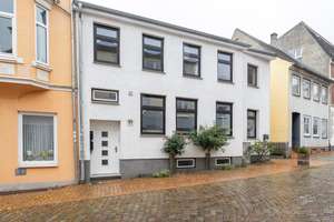 3 Wohneinheiten - 2 Gebäude: Wohnkomplex in Innenstadtnähe – Die vollständige Adresse der Immobilie erhältst du vom Anbieter., 24837 Schleswig – Vorschaubild 2
