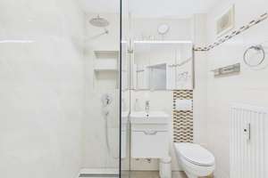 Charmante Maisonettewohnung mit Terrasse, Garten und Stellplatz – ideal für Selbstbezug oder A... – Die vollständige Adresse der Immobilie erhältst du vom Anbieter., 81825 Gartenstadt Trudering, München – Vorschaubild 6