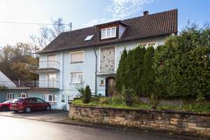 Zuhause ankommen in Eigeltingen! 3 Zi.-Wohnung im DG mit Stellplatz und viel Potential zum Ausbau – Die vollständige Adresse der Immobilie erhältst du vom Anbieter., 78253 Eigeltingen – Vorschaubild 2