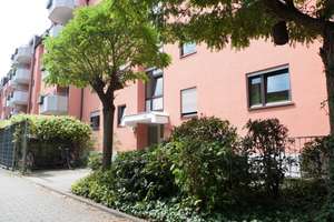 Gepflegte 3-Zimmer-Wohnung mit Balkon, EBK und Parkhausstellplatz in Erlangen Zentrum