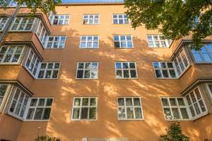 Unsanierte helle 3-Zi-Altbauwohnung mit Wintergarten in Schöneberg mit viel Potenzial