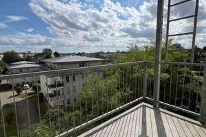Helle 3-Zimmer-Wohnung mit Südbalkon und Einbauküche
