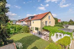 Familienfreundliches Reihenendhaus mit sonnigem Garten  zur Neugestaltung