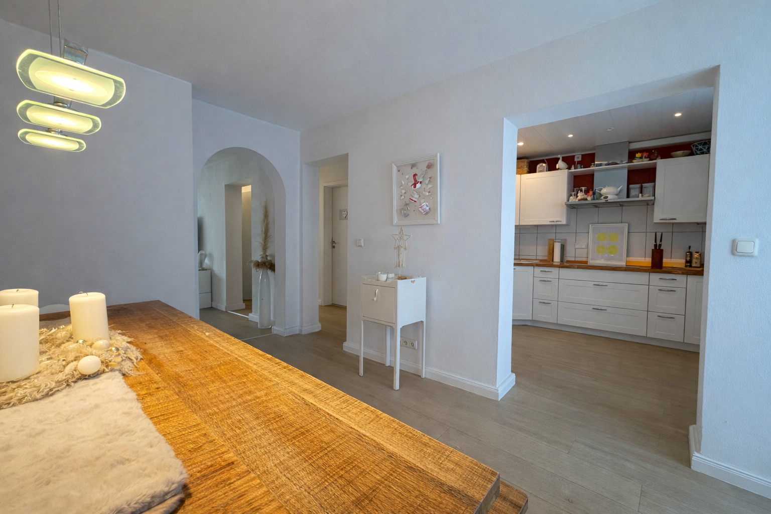 Immobilie in Grävenwiesbach - !! Raumwunder !! Modernisiertes RMH mit 6 Zimmern, Balkonen mit Blick, Garage und Garten - Bild 19