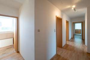 Charmante 4-ZKB Etagenwohnung mit Garage und Balkon in Augsburg-Lechhausen zu verkaufen! – Die vollständige Adresse der Immobilie erhältst du vom Anbieter., 86167 Lechhausen-Ost, Augsburg – Vorschaubild 3