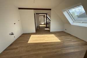 Hochwertiger Erstbezug im Dachgeschoss mit Einbauküche - ca. 95 m² - mit Stellplatz in ruhiger Lage – 8371 Glauchau – Vorschaubild 1