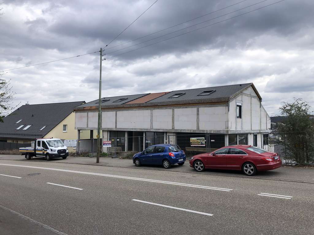 Veredelter Rohbau 4-Fam.-Haus auf 10 Ar Südgrundstück in Pforzheim