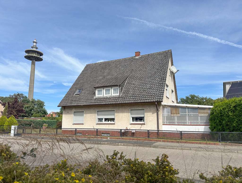 Immobilie in Lingen (Ems) - Lingen - Schepsdorf: Zweifamilienhaus mit Entwicklungspotenzial oder Neubebauung nach 34 BauGB - Bild 2