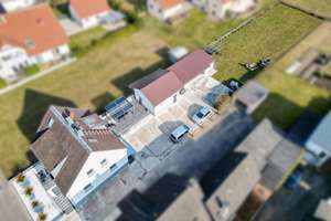 Modernisiertes Zweifamilienhaus mit bewohnbarem Nebengebäude & Baugrundstück in Staffelbach – Die vollständige Adresse der Immobilie erhältst du vom Anbieter., 96173 Oberhaid – Vorschaubild 1