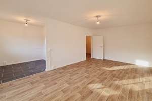 3-Zimmer-Wohnung mit Renovierung - Sie sind ab Stunde 0 dabei! – Herzogswalder Straße 5, 1169 Gorbitz-Ost, Dresden – Vorschaubild 2