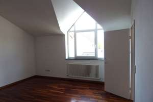 Lebendiges Wohnen in Saarbrücken: 2-Zimmer-Dachgeschosswohnung mit Balkon – Neugäßchen 20, 66111 St. Johann, Saarbrücken – Vorschaubild 8