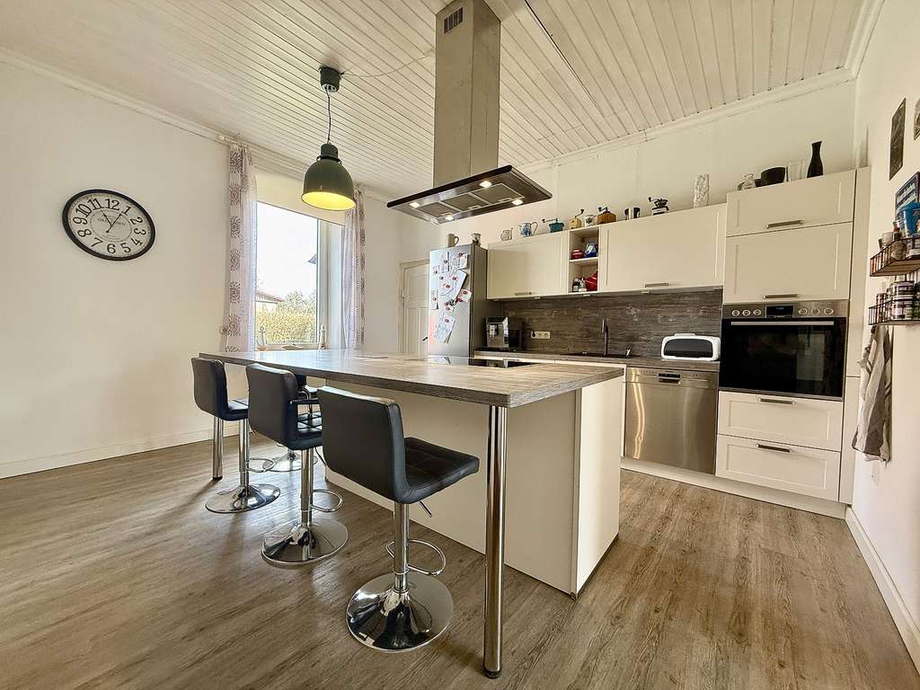 Immobilie in Meeder - Flexibles Raumwunder in Meeder: Gepflegtes 3-Parteienhaus mit Garten und Historie - Bild 3