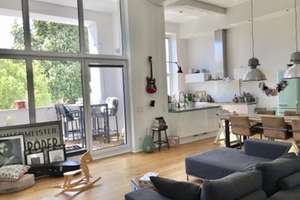 Individuelles Loft mit hochwertiger Ausstattung und sonniger Loggia 