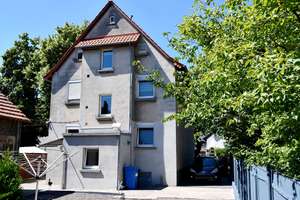 Freistehendes Ein- bis Zweifamilienhaus mit Nebengebäude in Weiterstadt