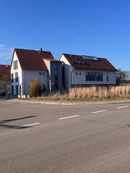 2-entrance Multi-family House – Rutesheim – modern office-to-residential conversion
