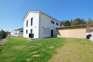 Familienidylle trifft Zukunft – KfW-40 Haus mit PV-Anlage & Einliegerwohnung in naturnaher Lage – Amberg-Sulzbach (Kreis) – Vorschaubild 3