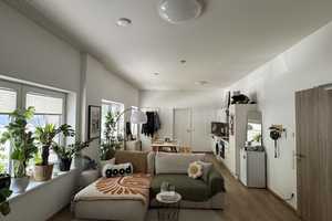 Stilvolle, geräumige und neuwertige 1-Zimmer-Wohnung mit EBK in Heilbronn – Cäcilienstraße 7/2, 74072 Heilbronn – Vorschaubild 2