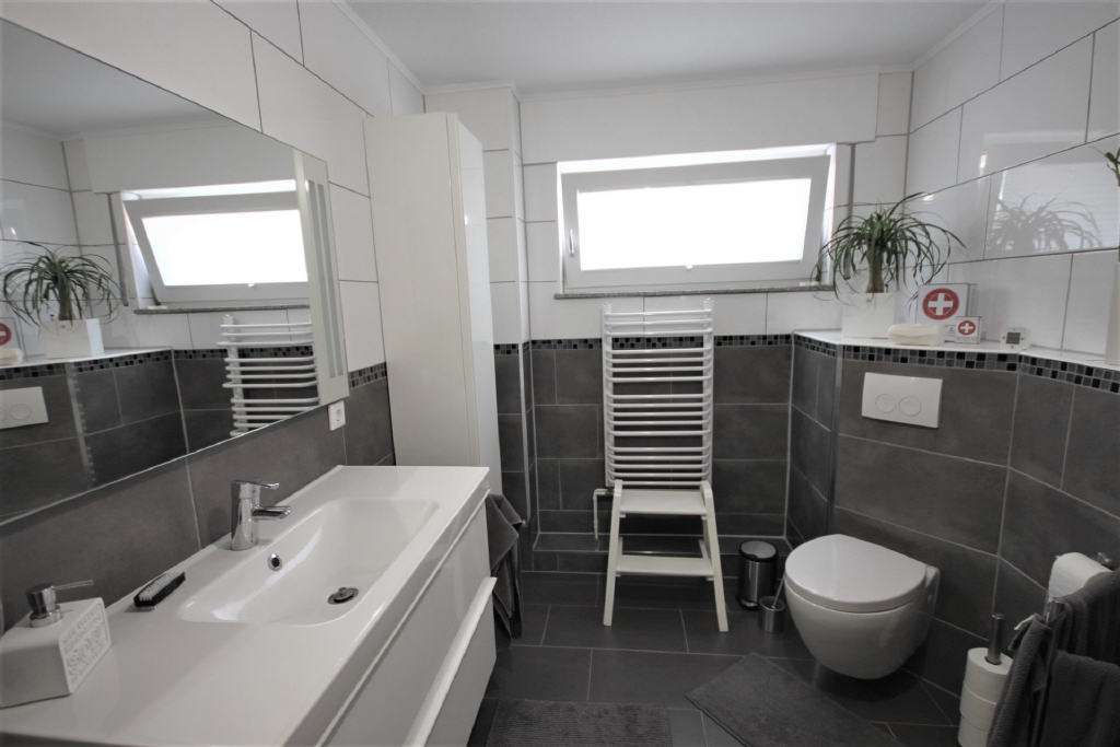 Immobilie in Lage - == Ab sofort frei! Schöne Souterrain ETW mit Terrasse in Lage-Billinghausen == - Bild 3