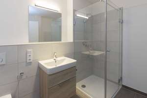 Sanierte 3-Zimmer-Altbauwohnung Rollstuhlgerecht mit Einbauküche und Sonnenbalkon! – Kirsteinstrasse 3c, 55131 Oberstadt, Mainz – Vorschaubild 7