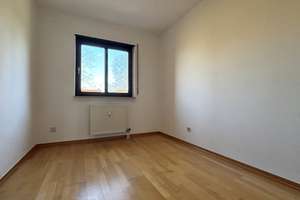 FREI! 3,5-Zimmerwohnung mit Loggia und Garage in beliebter Lage von Durlach – Die vollständige Adresse der Immobilie erhältst du vom Anbieter., 76227 Durlach, Karlsruhe – Vorschaubild 4